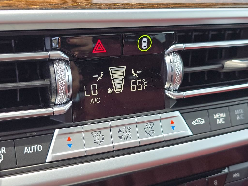 Used 2022  BMW xDrive30i image 35