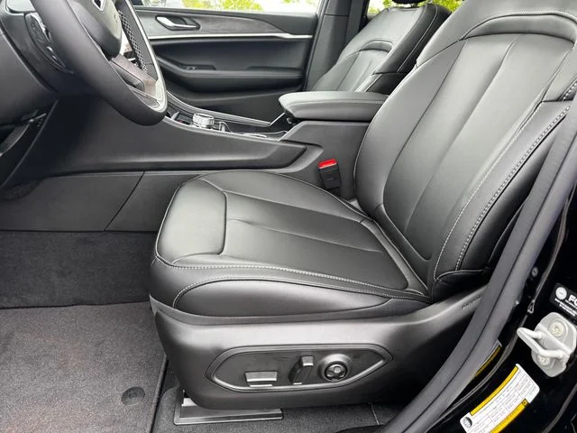 New 2026 Diamond Black Crystal Pearl-Coat Exterior Paint Jeep Limited image 24