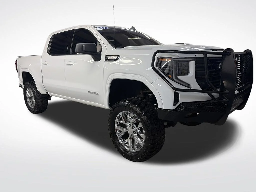 Used 2024 White GMC Elevation image 10