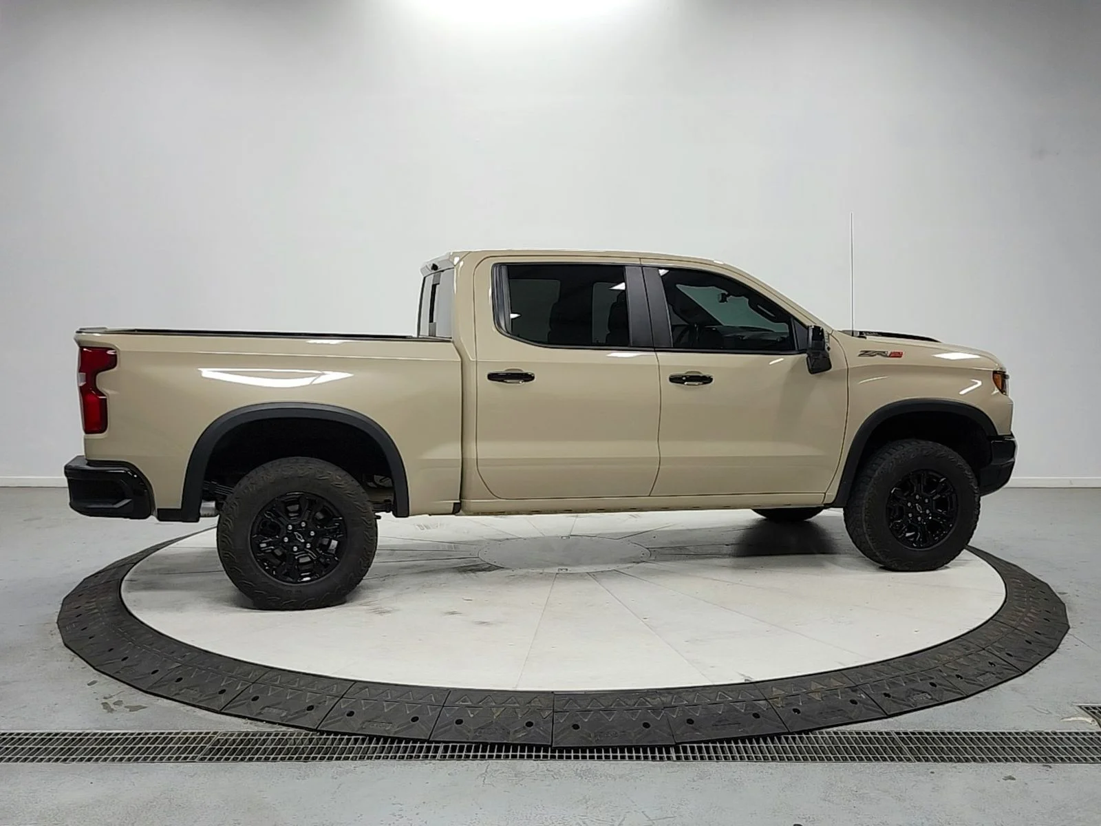 Used 2023  Chevrolet ZR2 image 8