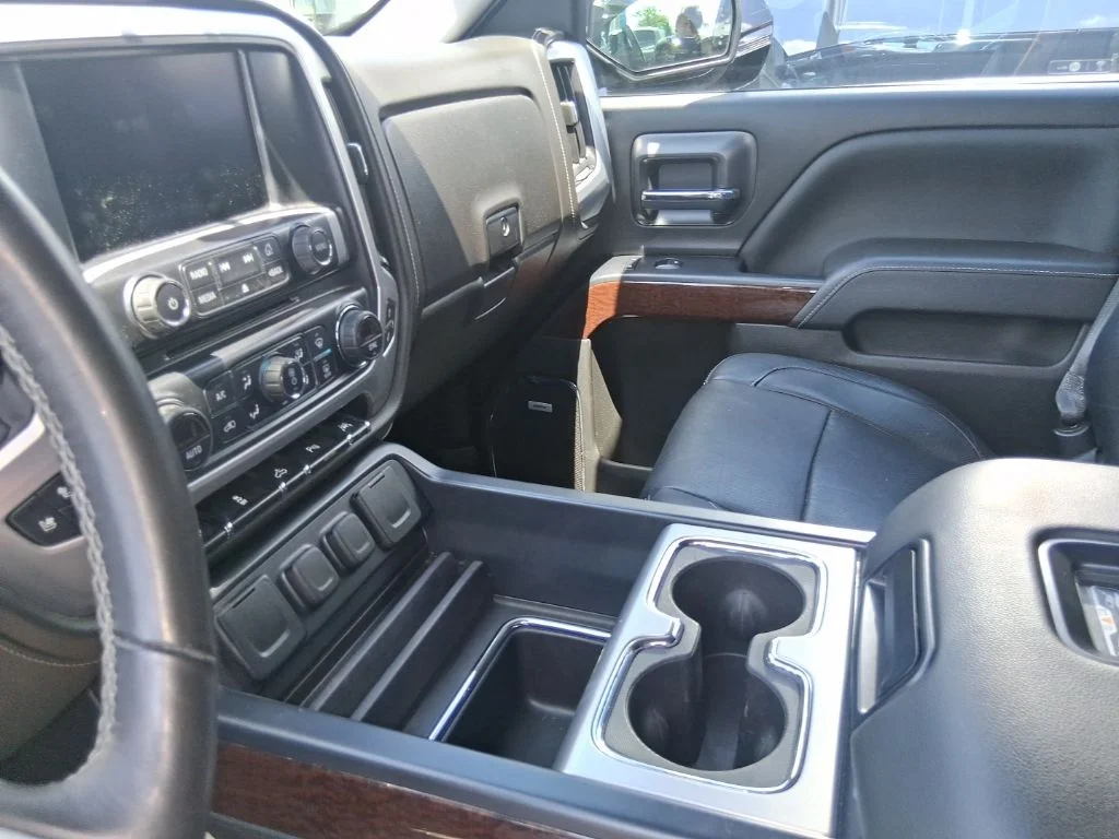 Used 2017 Black GMC SLT image 8