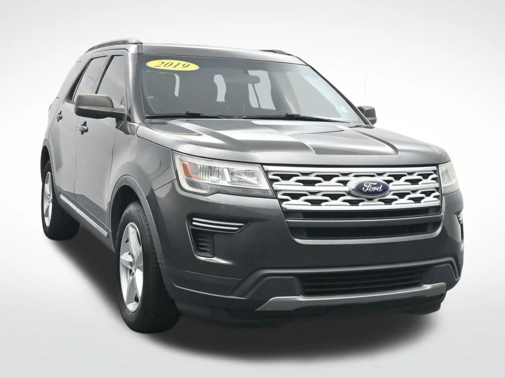 Used 2019 Magnetic Ford XLT image 3