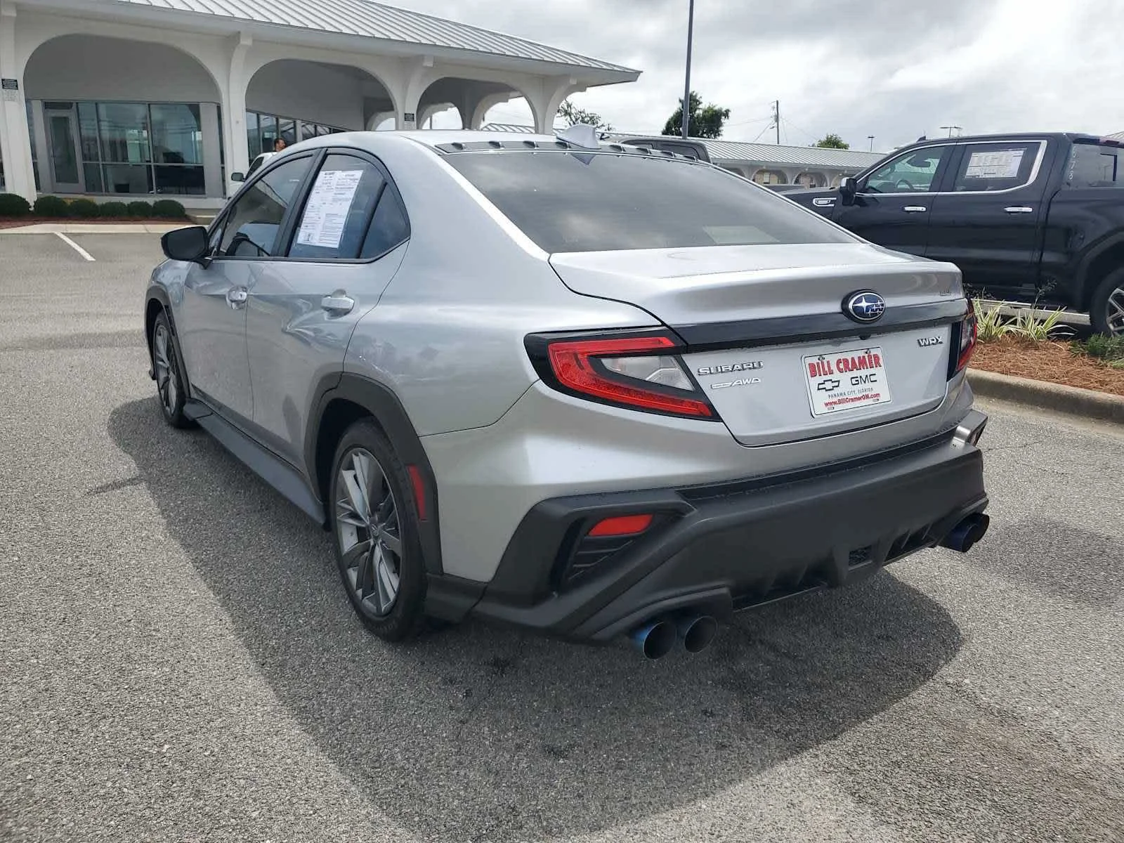 Used 2023  Subaru  image 3