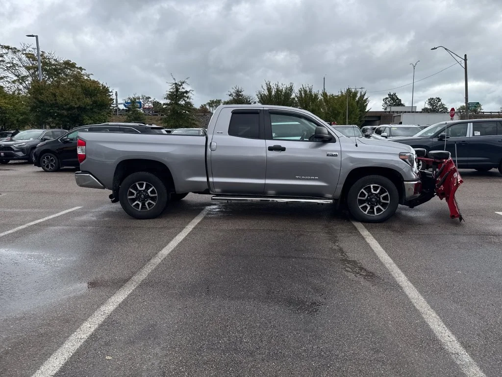 Used 2015 Silver Toyota SR5 image 8