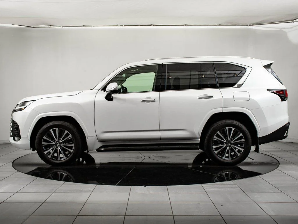 Used 2024 White Pearl Lexus 600 Premium image 5