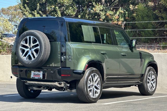 New 2026 Woolstone Green Land Rover X-Dynamic SE image 5