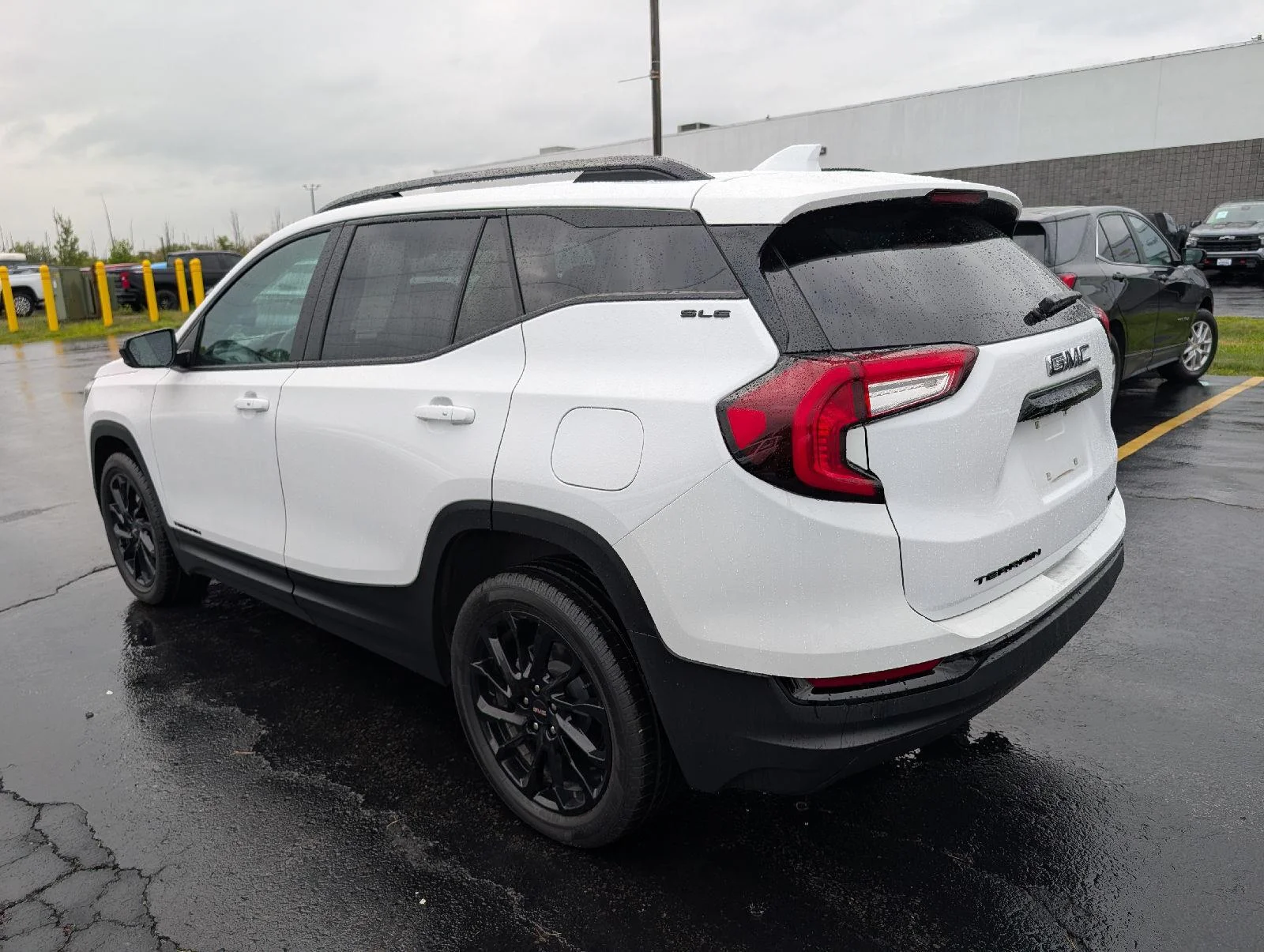 Used 2024 Summit White GMC SLE image 5