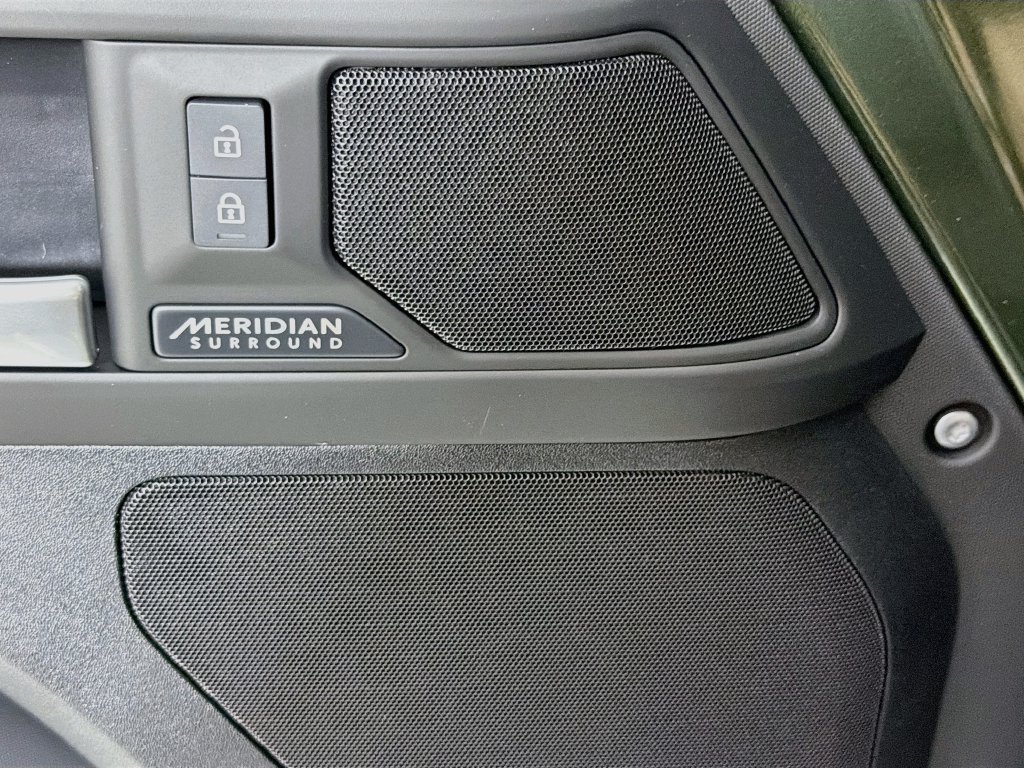 New 2026 Woolstone Green Land Rover X-Dynamic SE image 19