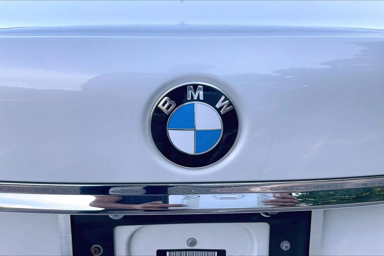 Used 2019 Mineral White Metallic BMW 750i xDrive image 32