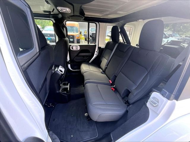Used 2022 White Jeep Unlimited Sahara image 21