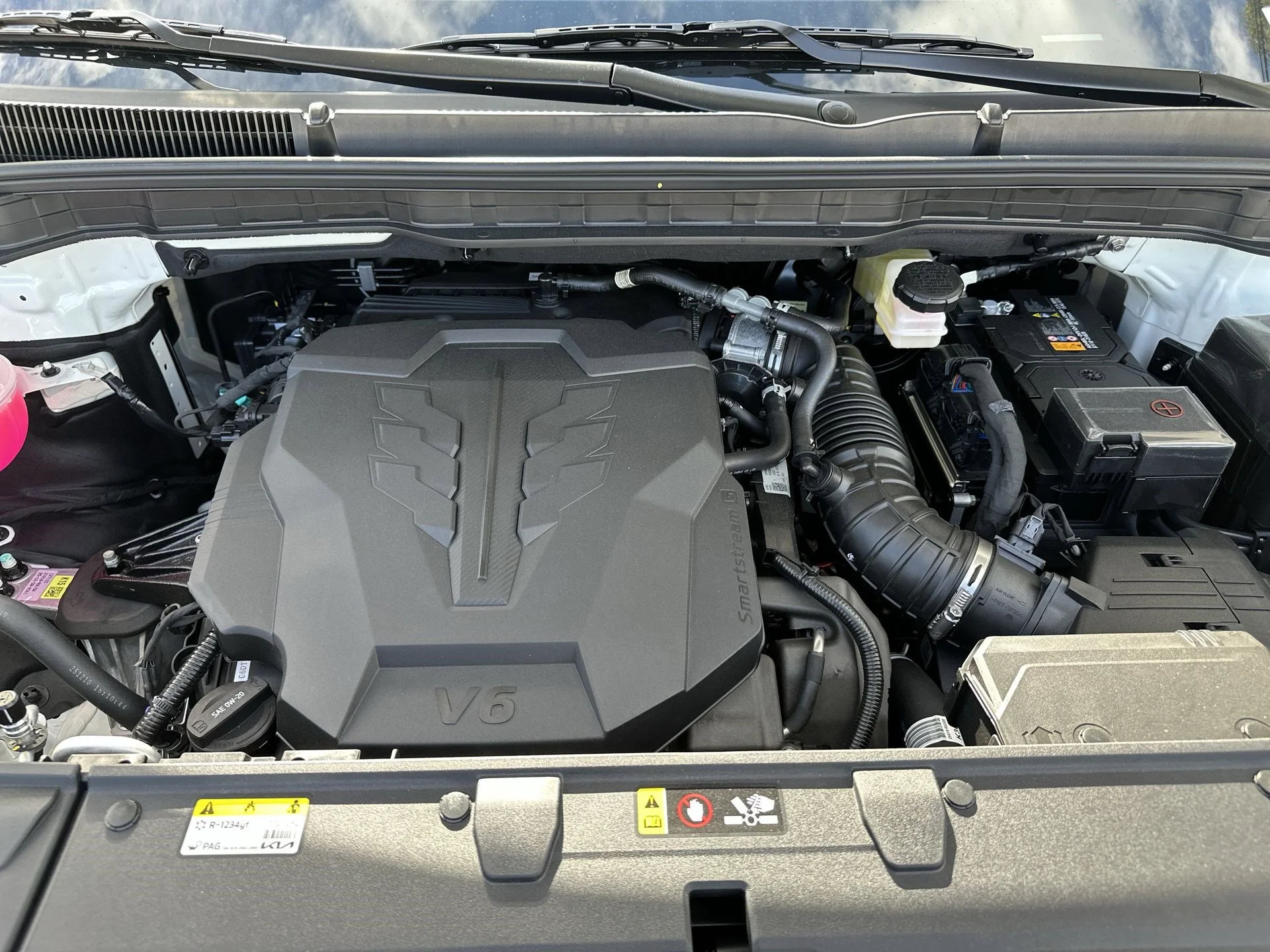 New 2026 Snow White Pearl Kia LX image 10