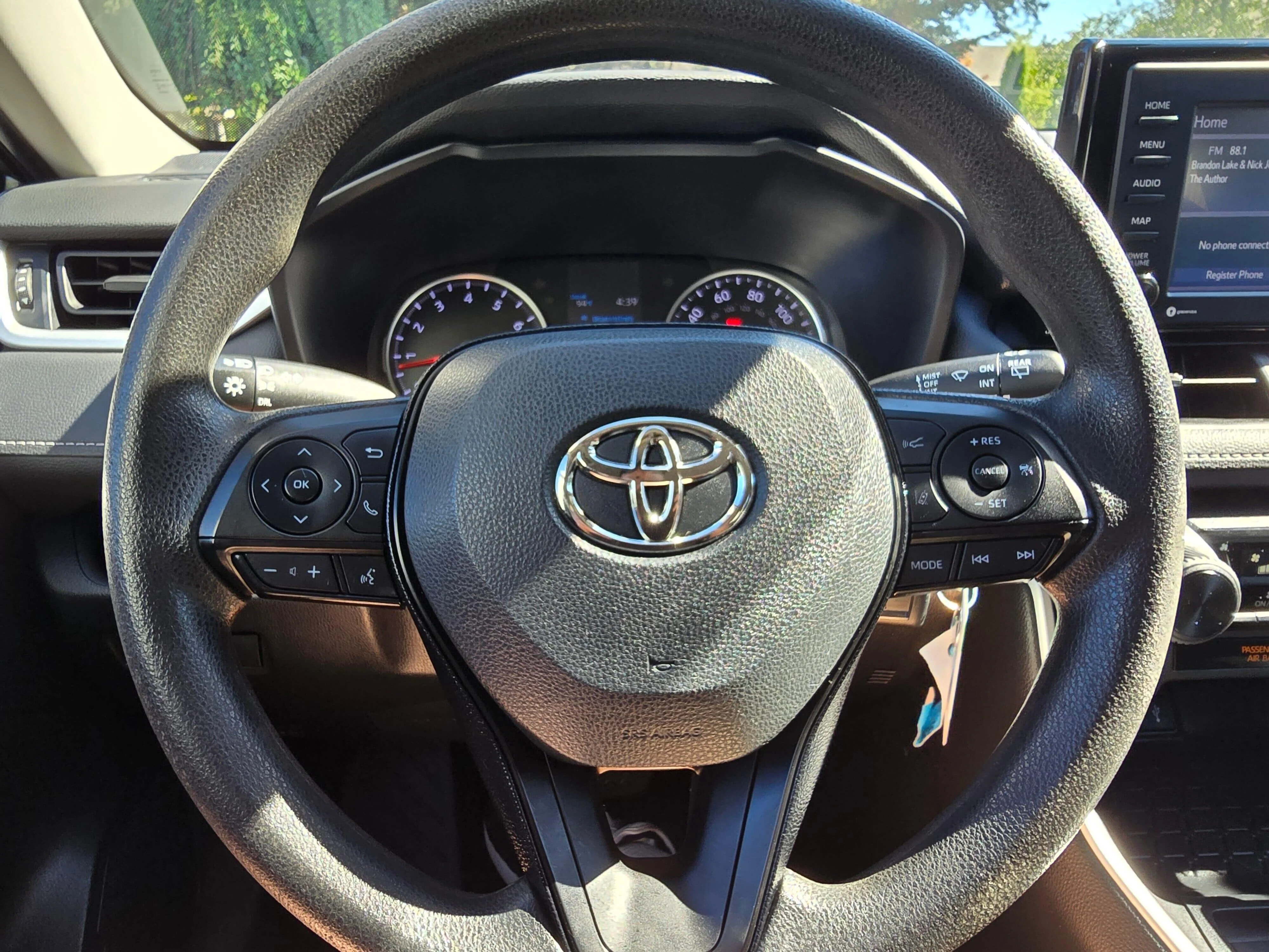 Used 2020 Magnetic Gray Metallic Toyota LE image 15