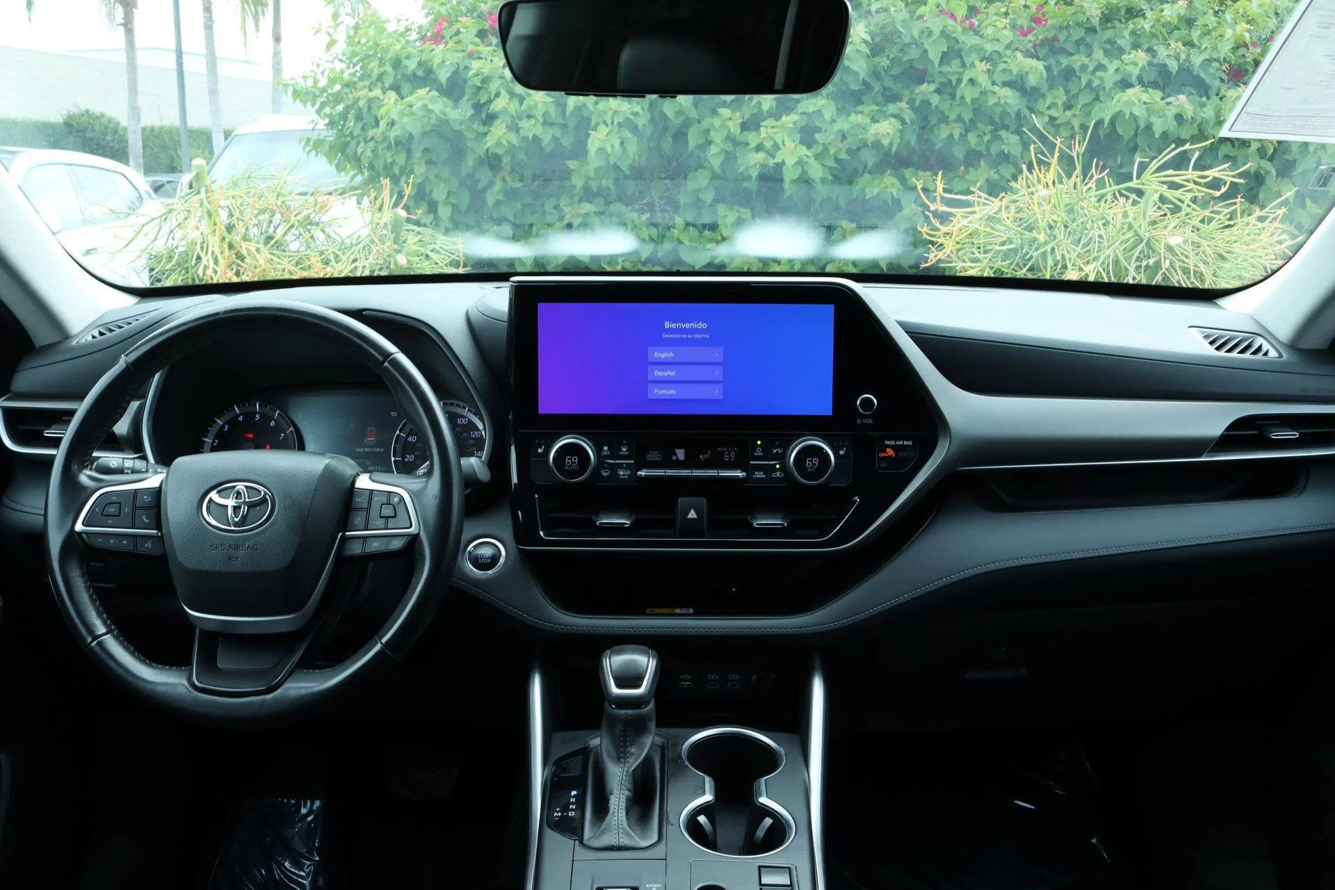 Used 2023 Beige Toyota XLE image 7