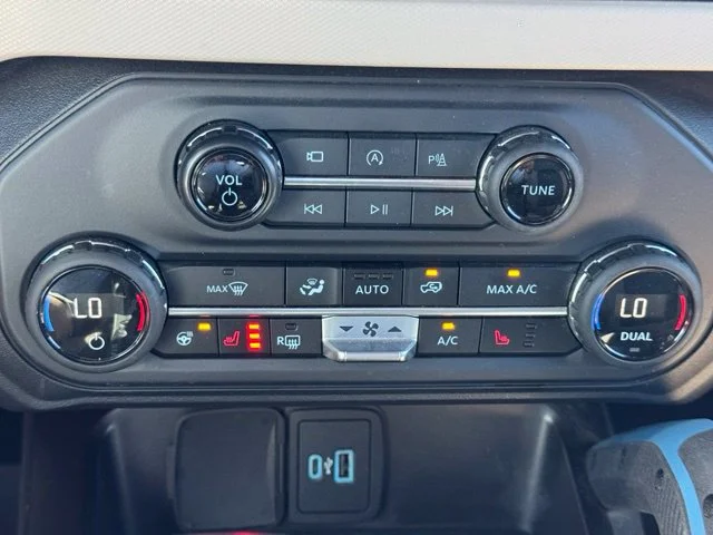 Used 2023 Gray Ford Wildtrak image 38