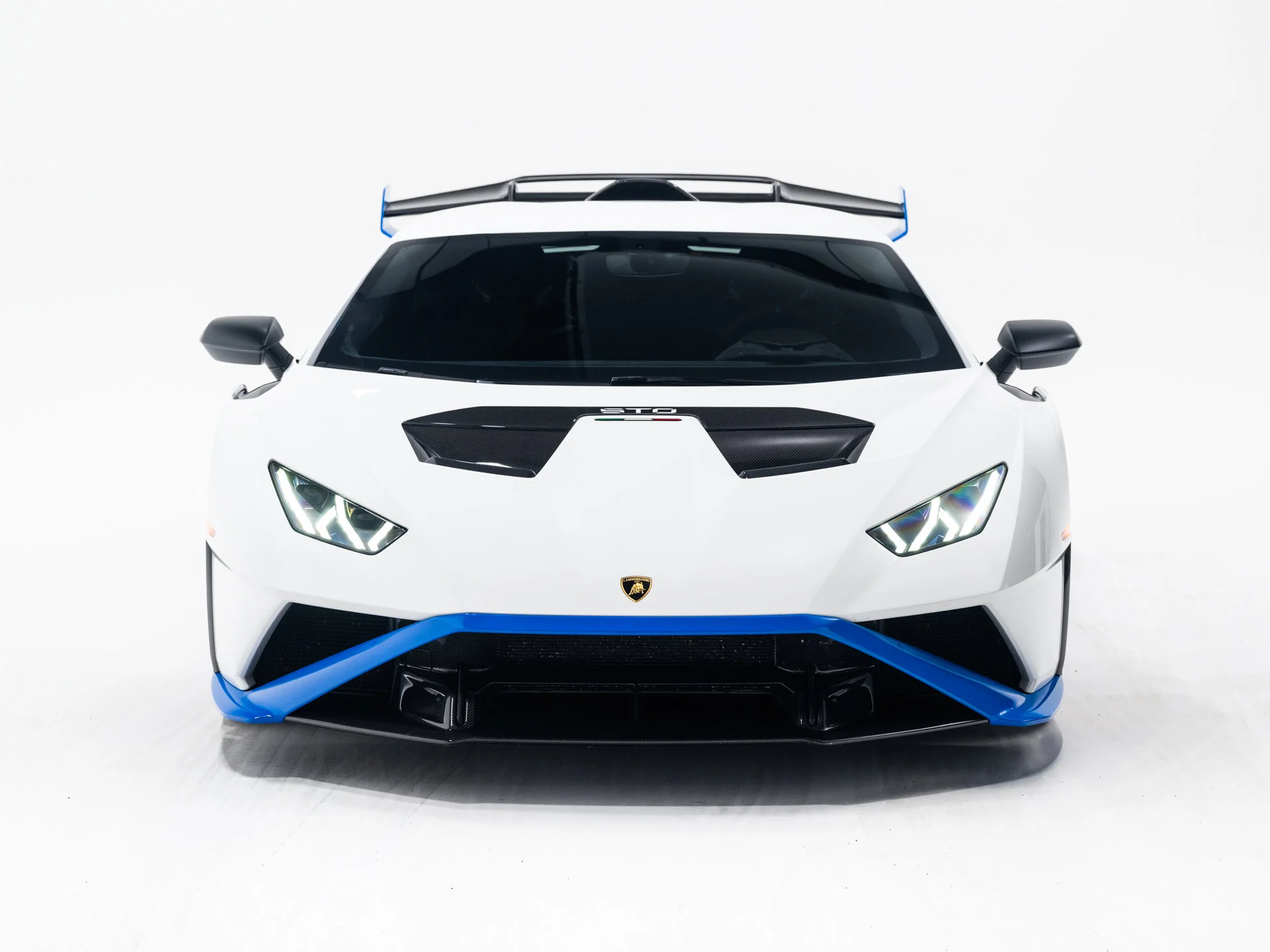 Used 2021 Bianco Asopo Metallic Lamborghini  image 9