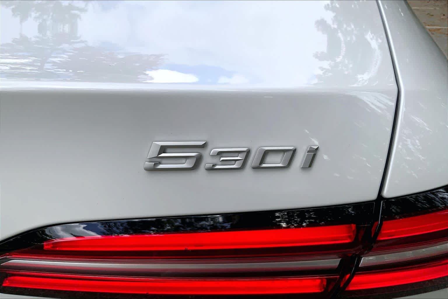Used 2026 Mineral White Metallic BMW 530i xDrive image 9