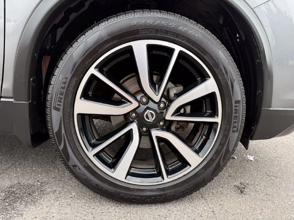 Used 2017 Gun Metallic Nissan SL image 9