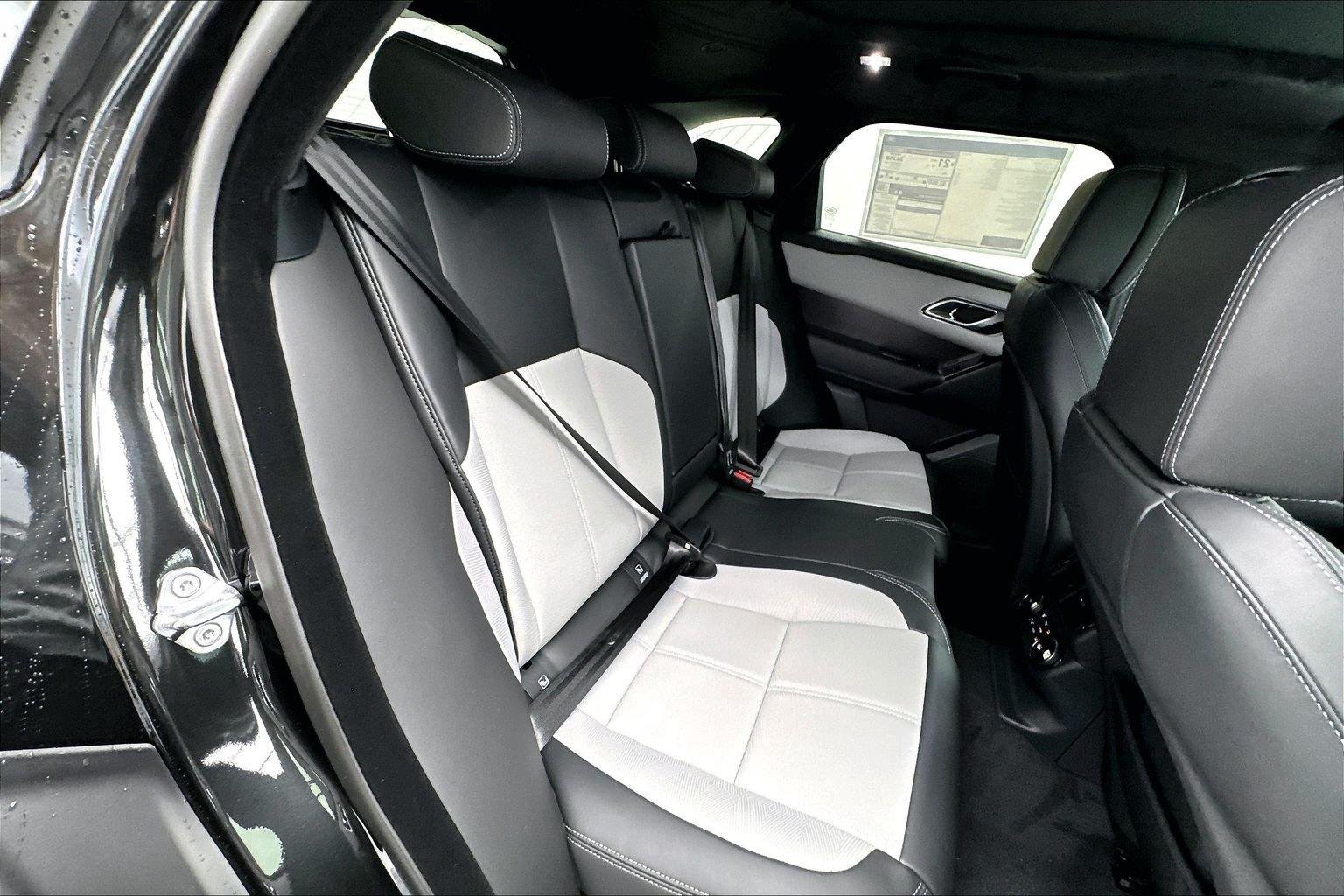 New 2026 Santorini Black Metallic Land Rover Autobiography image 30