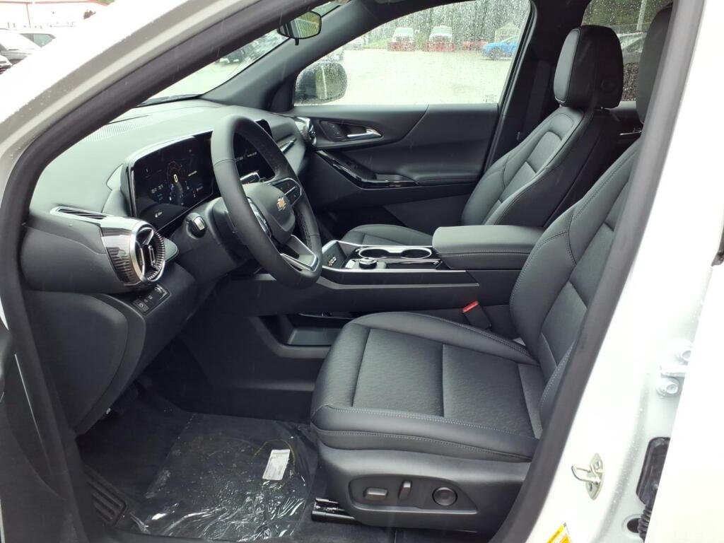 New 2027 Summit White Chevrolet FWD LT image 6
