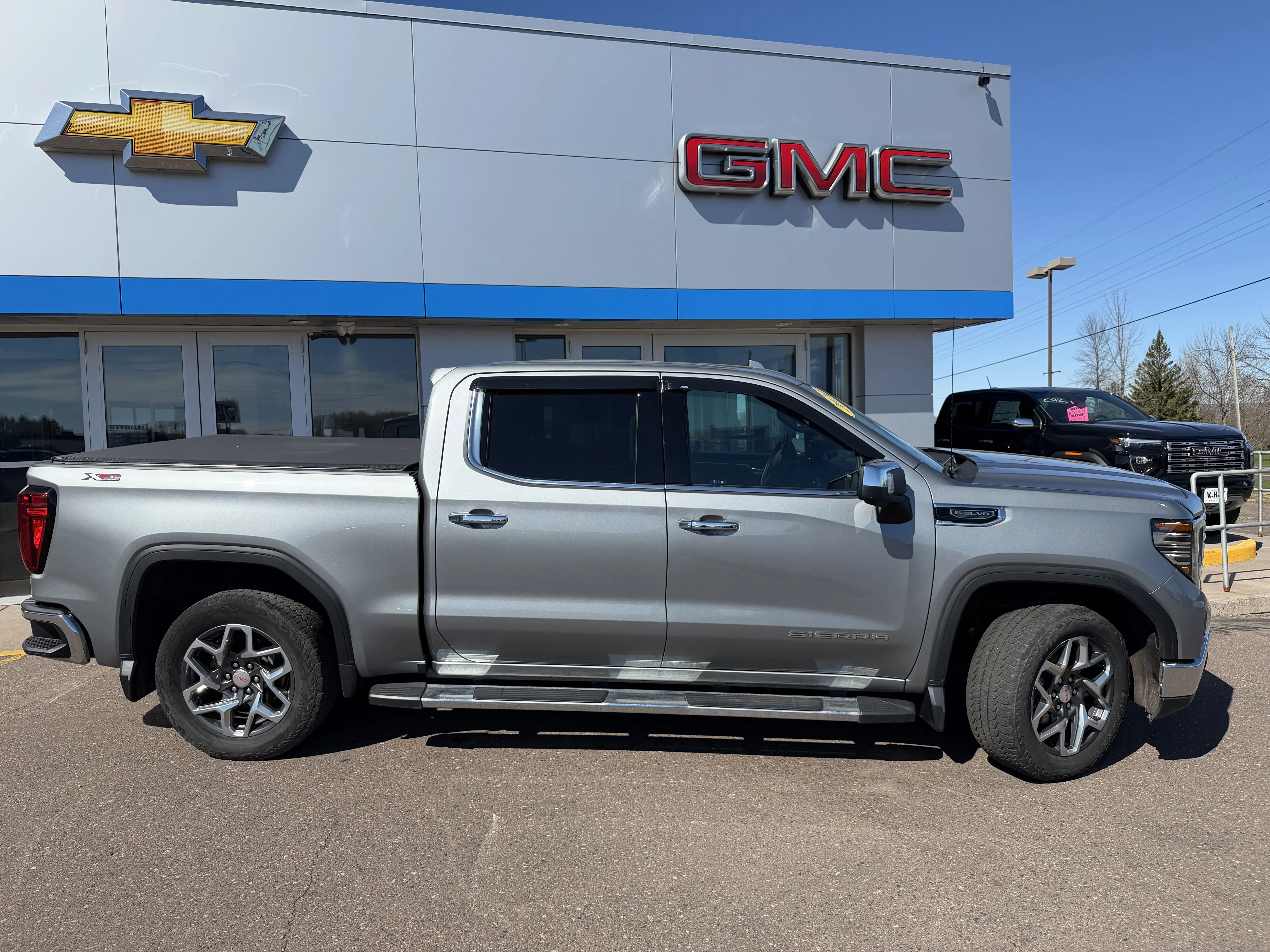 Used 2024 Sterling Metallic GMC SLT image 3