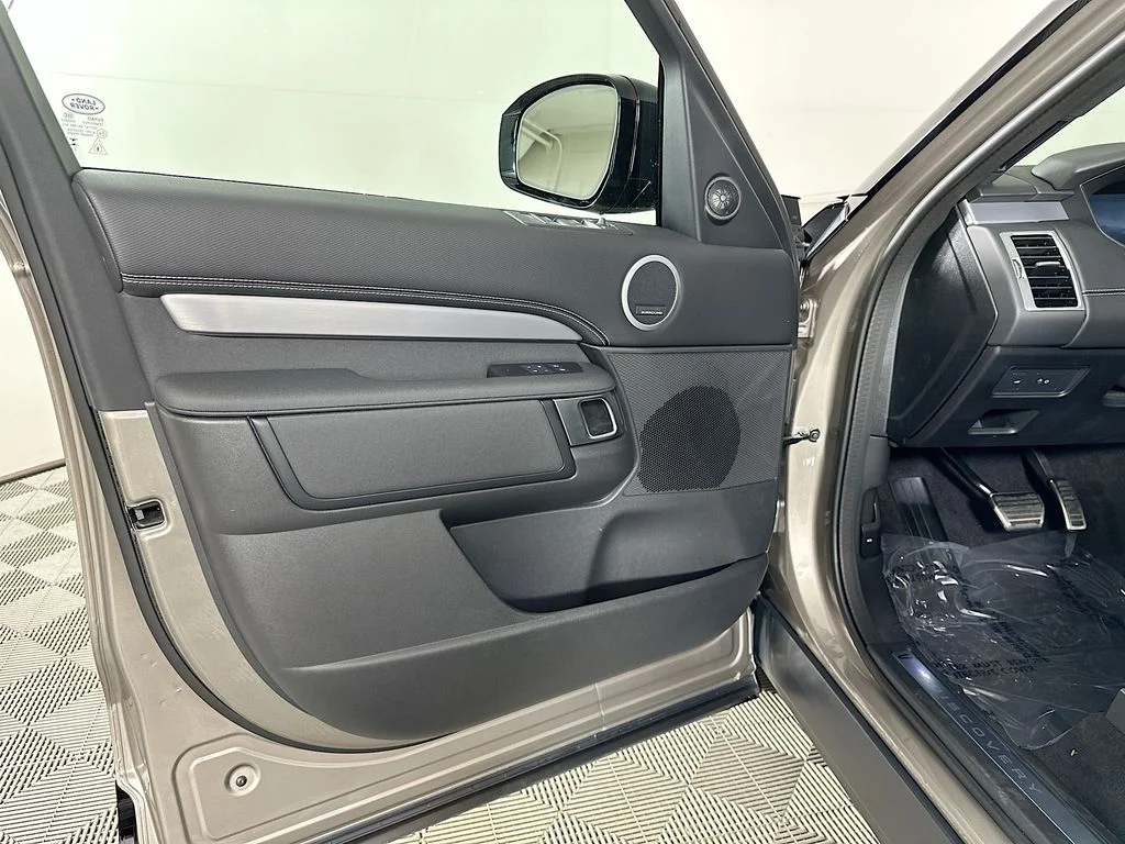 2025 Land Rover Discovery Dynamic SE - Photo 21