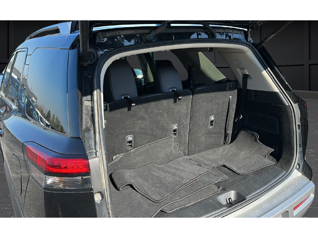Used 2025 Super Black Nissan SL image 22