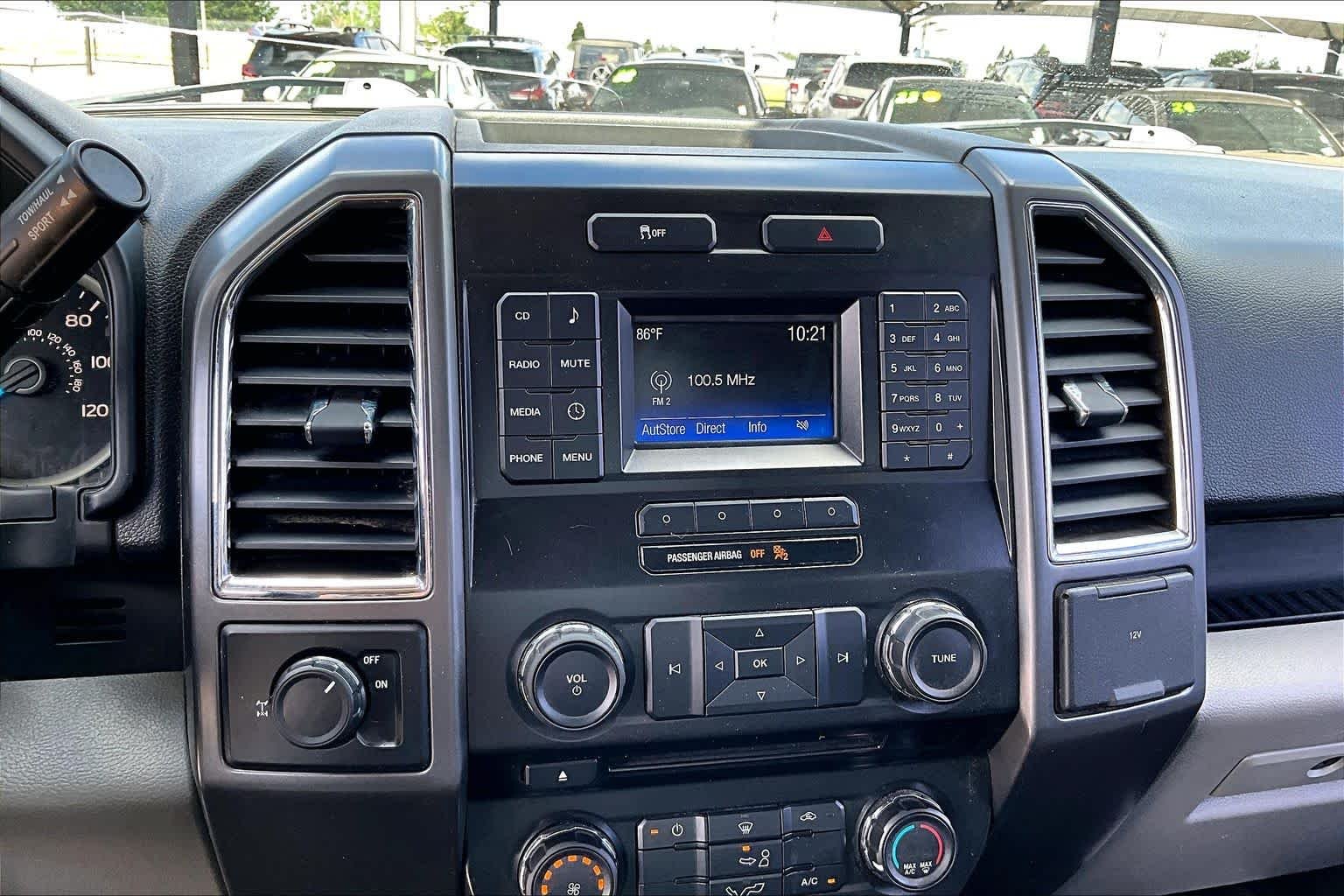 Used 2015 Oxford White Ford XLT image 29