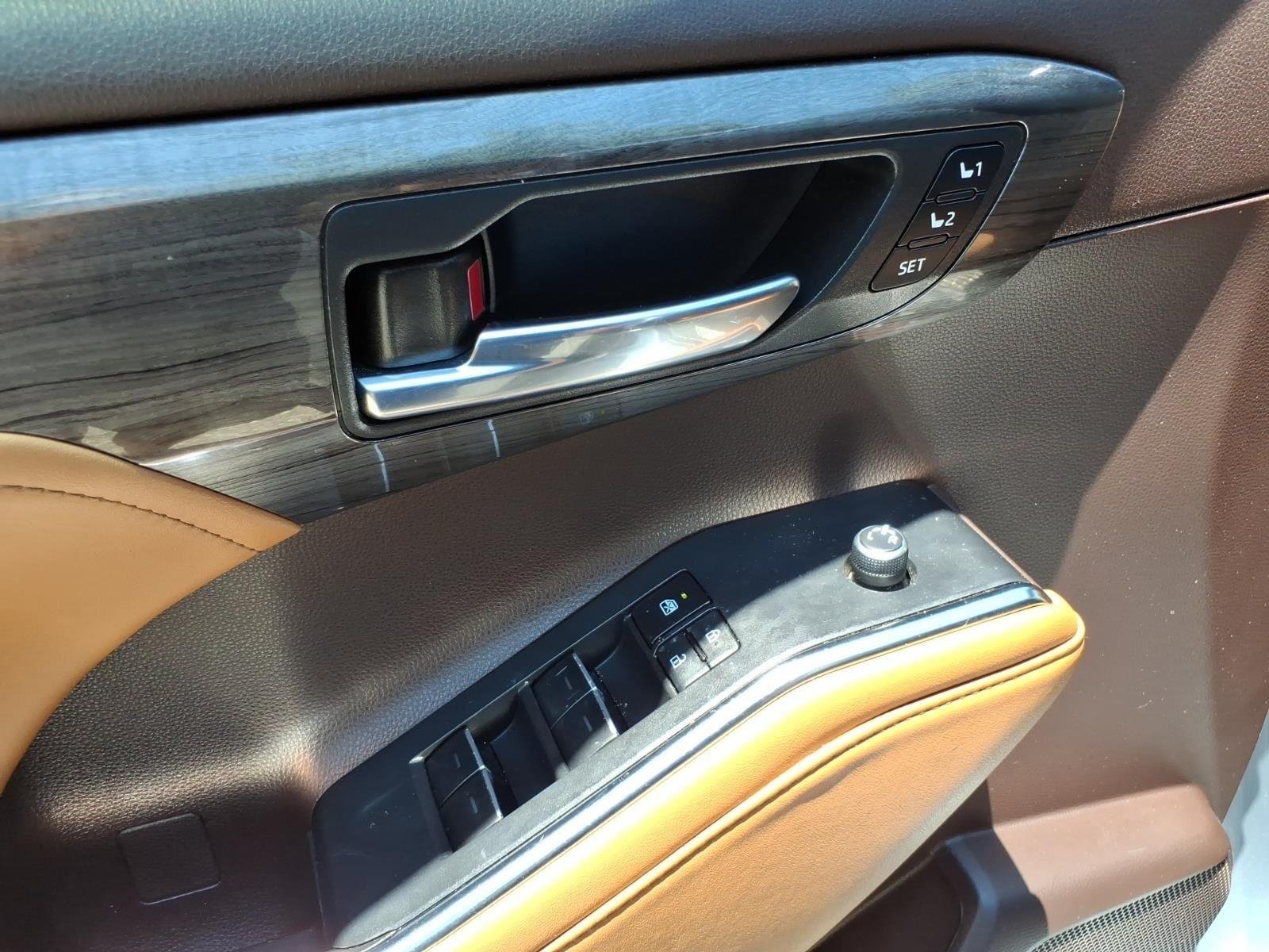 Used 2022  TOYOTA PLAT image 17
