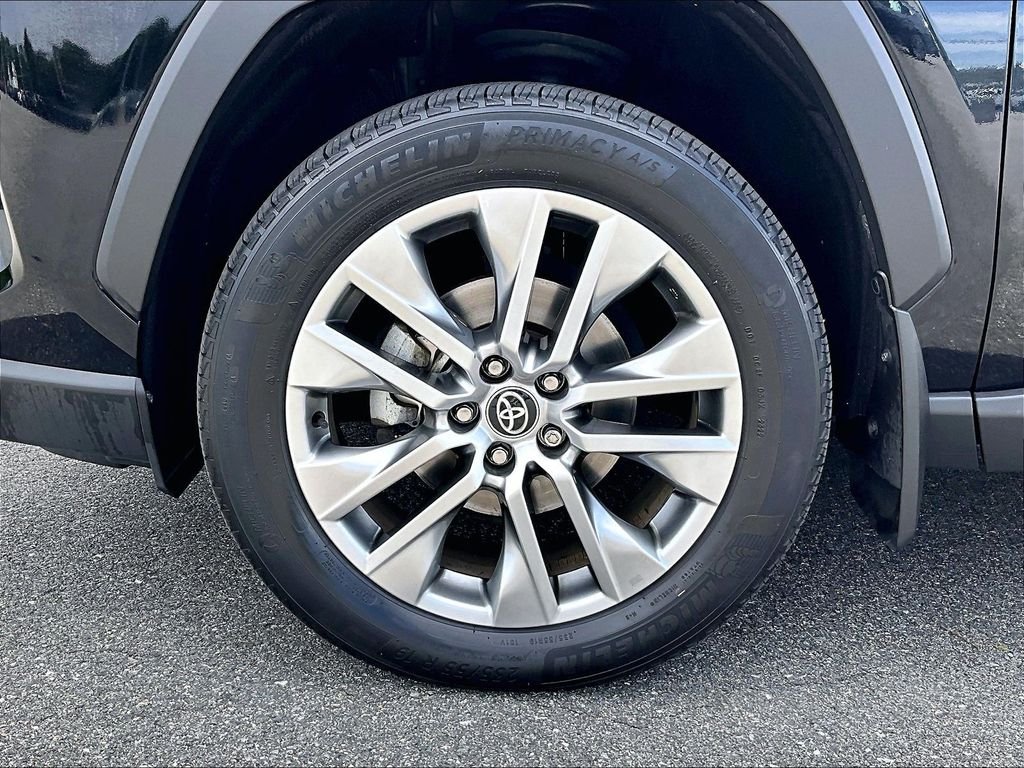 Used 2022 Black Toyota XLE Premium image 7