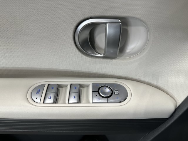 Certified Used 2023 Teal Hyundai SE image 19