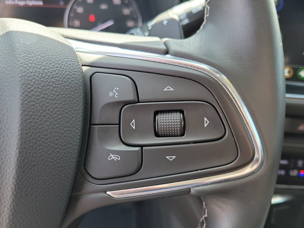 Used 2023 Summit White Buick Essence image 23