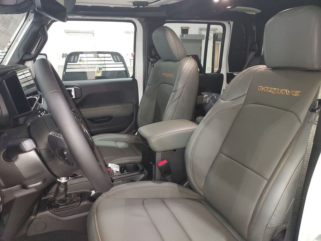 New 2026 Bright White Clear-Coat Exterior Paint Jeep Mojave X image 17