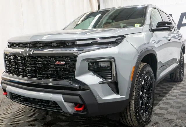 New 2027 Sterling Gray Metallic Chevrolet Z71 image 2