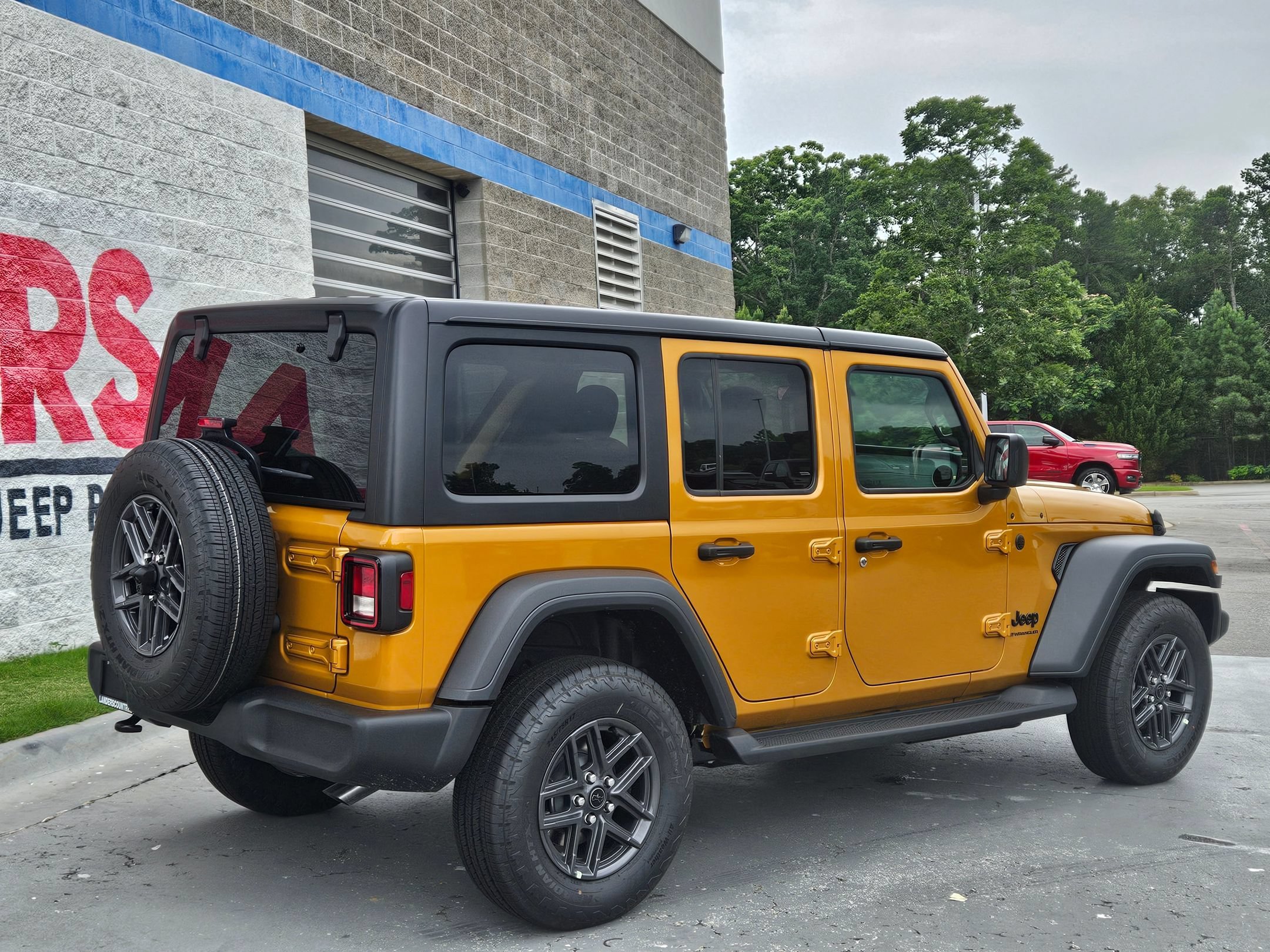 New 2026 Goldilocks Exterior Paint Jeep Sport S image 7