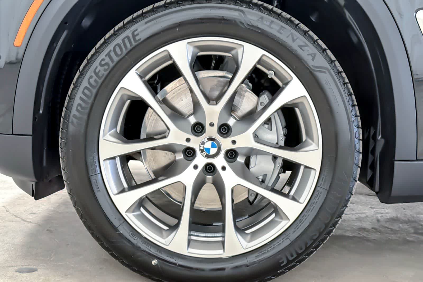 New 2026 Black Sapphire Metallic BMW xDrive40i image 25