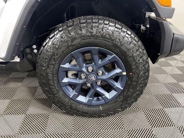 New 2026 Bright White Clear-Coat Exterior Paint Jeep 85th Anniversary image 5