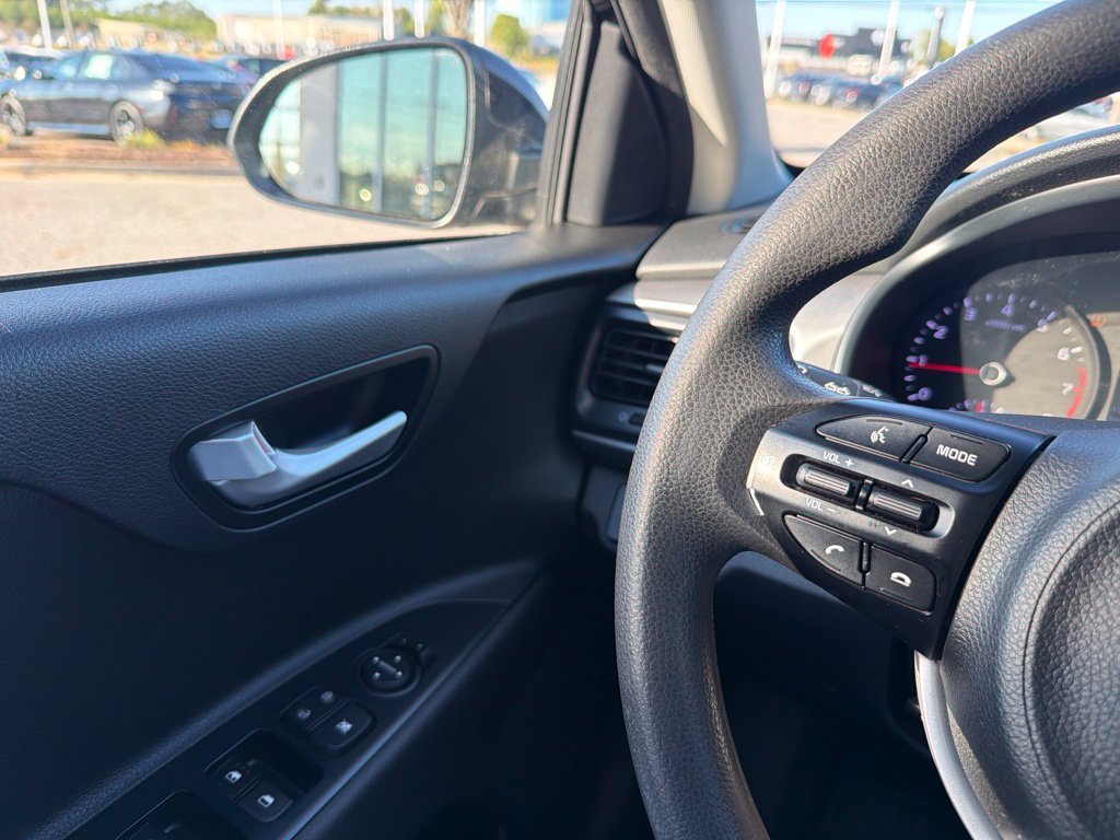 Used 2019 Black Kia S image 21