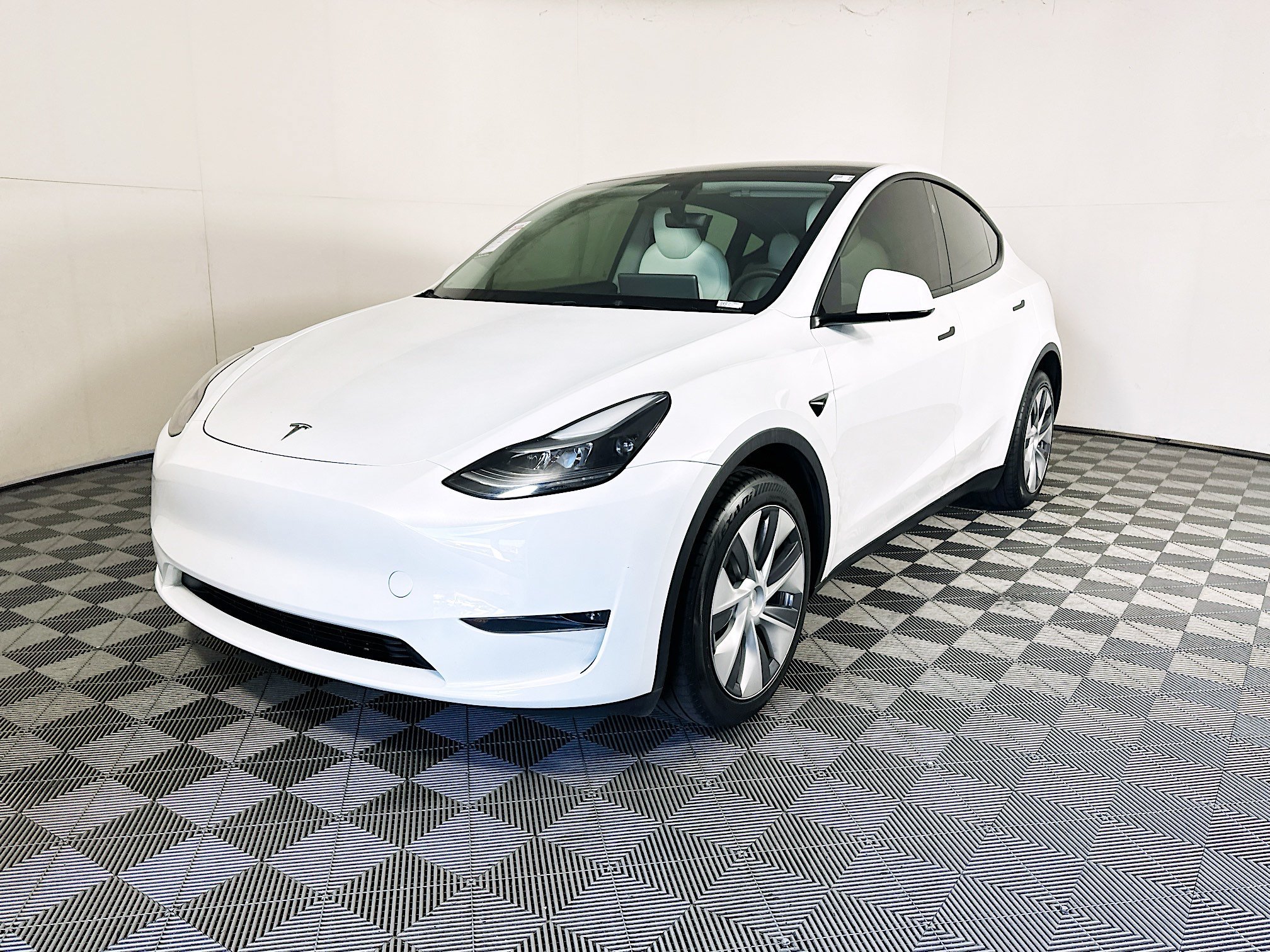 Used 2024 White Tesla Long Range image 7