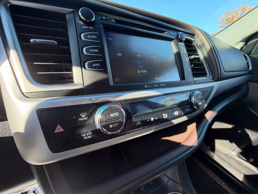 Used 2019 Blue Toyota LE Plus image 22