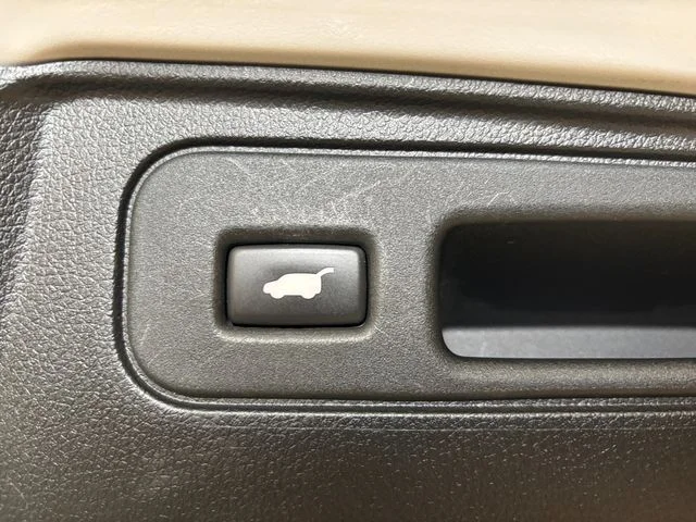 Used 2023 White Honda EX-L image 26