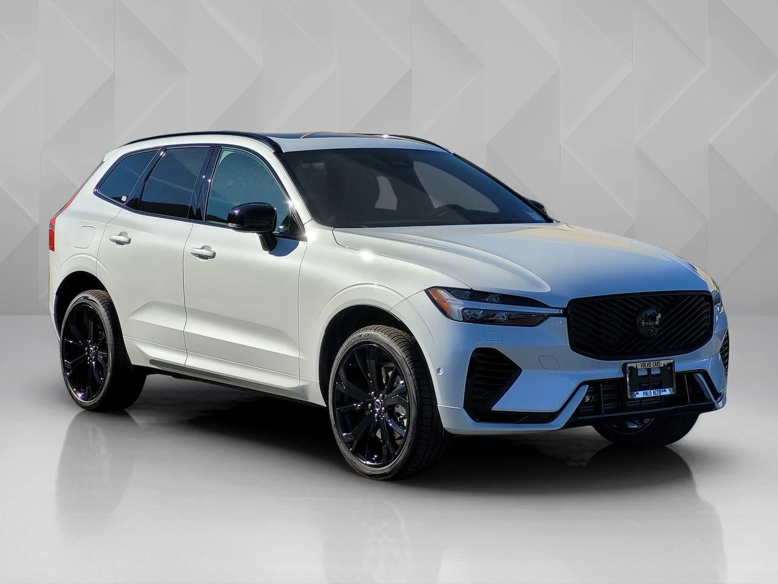 New 2026 White Volvo T8 Ultra Black Edition image 10