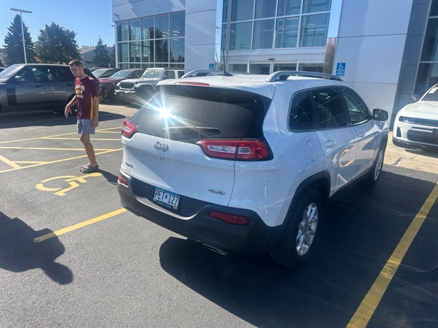 Used 2016 White Jeep Latitude image 3