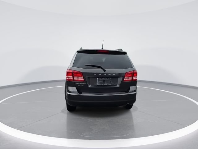Used 2018 Gray Dodge SE image 7