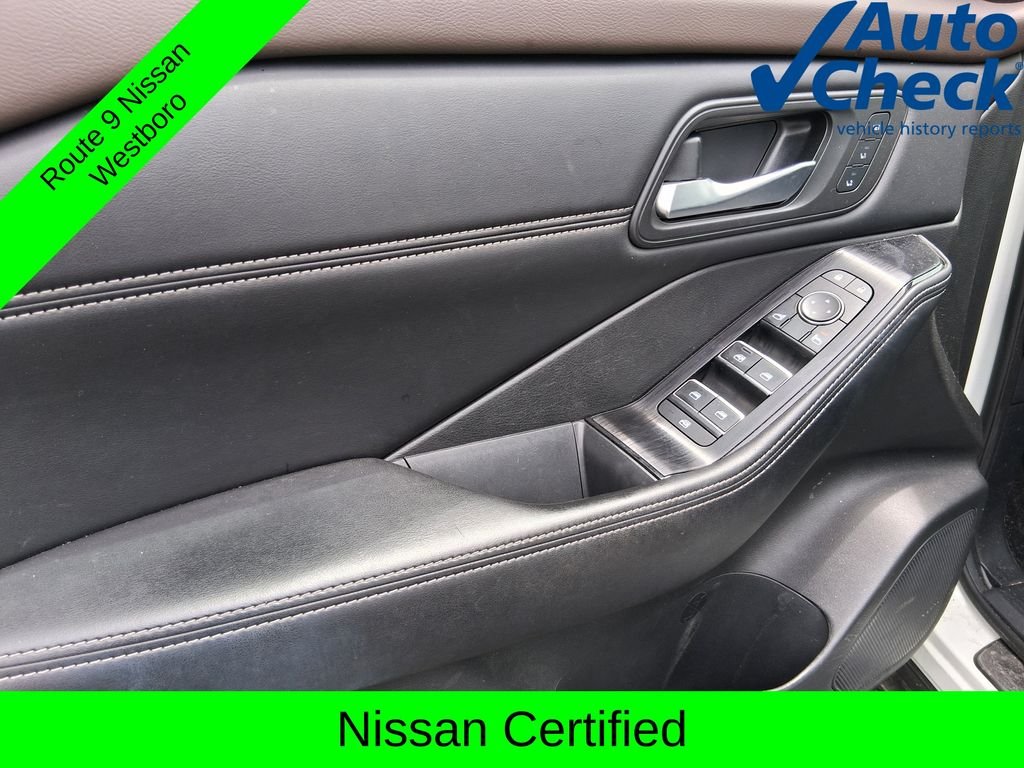 Used 2023 White Nissan SL image 14