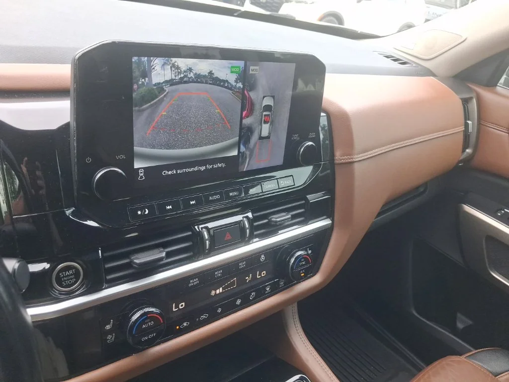 Used 2022 Silver Nissan Platinum image 33