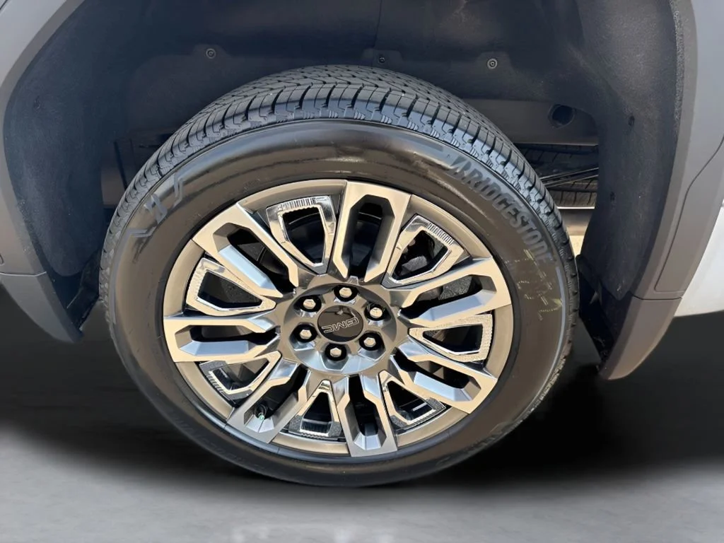 New 2026 Glacier White Tricoat GMC Denali Ultimate image 41