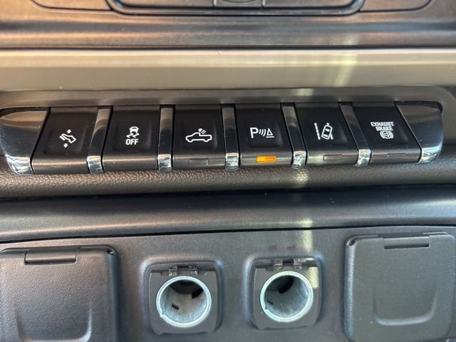 Used 2017 White GMC Denali image 42
