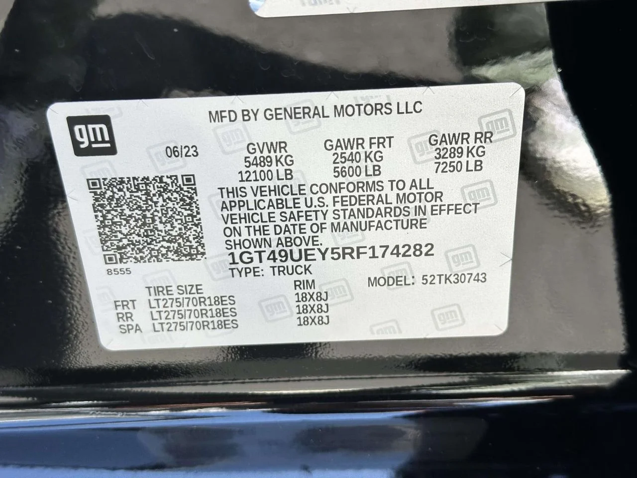 Used 2024 Onyx Black GMC 4WD Crew Cab Standard Bed SLT image 34