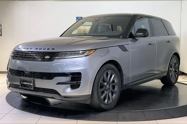 Used 2024  Land Rover SE image 1