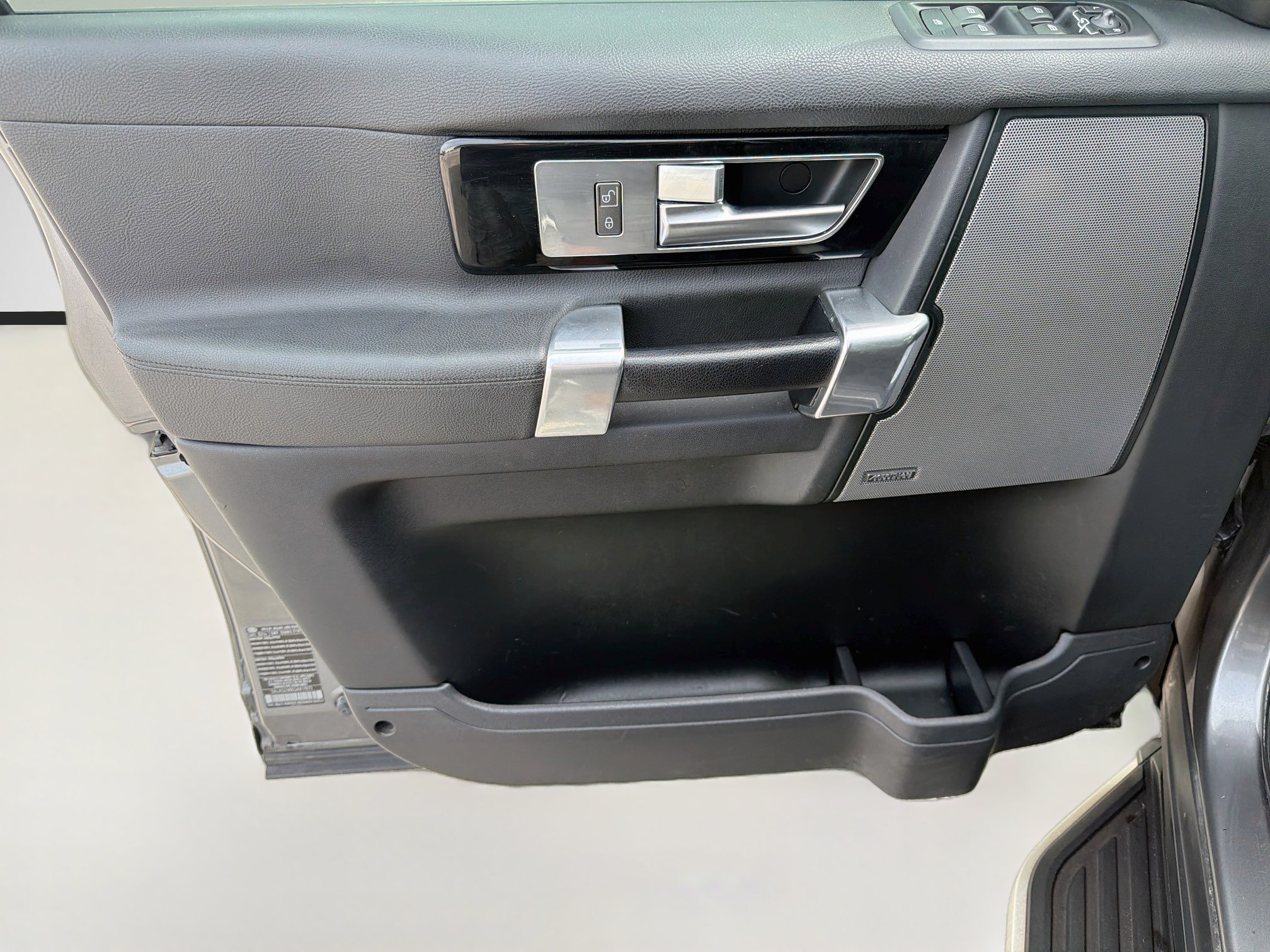 Used 2016 Gray Land Rover HSE image 21